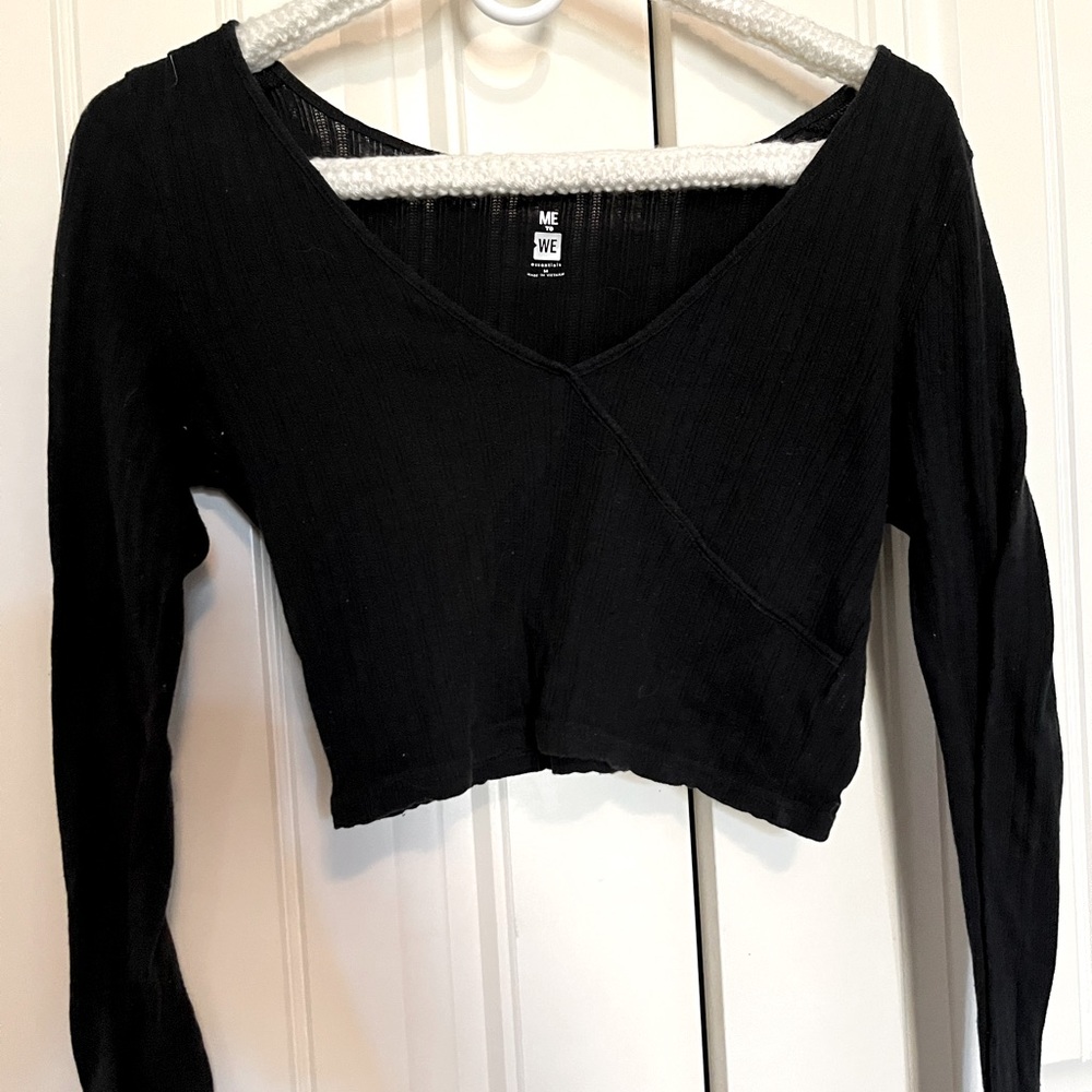 Black cropped long sleeve top